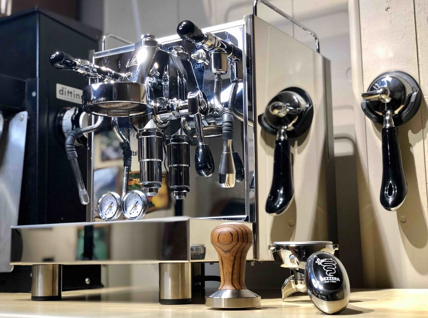 7 Best Prosumer Espresso Machines – Make Your Coffee Like a Professional! (Winter 2023)