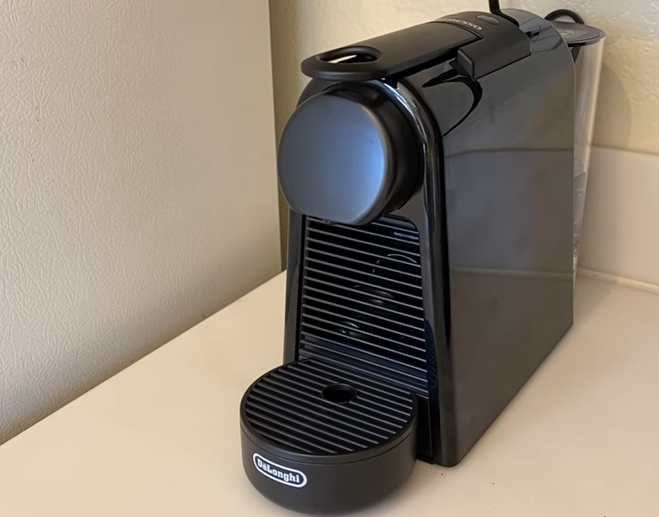 Nespresso by De'Longhi Mini Espresso Machine Review (Winter 2023)